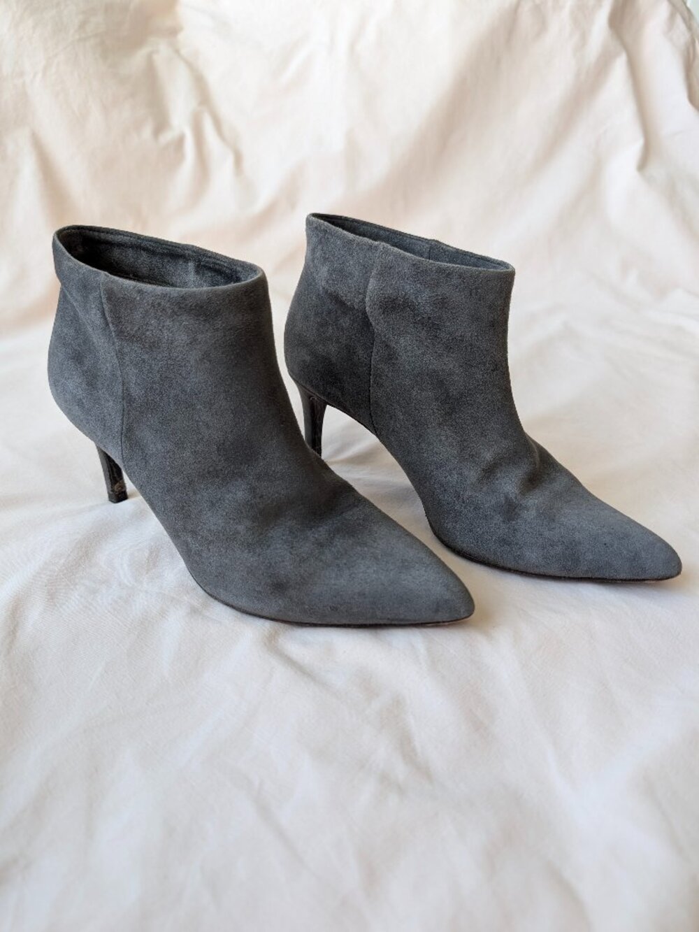 PEDRO GARCÍA Grey Suede Pointed Toe Ankle Bootie | EU 36.5